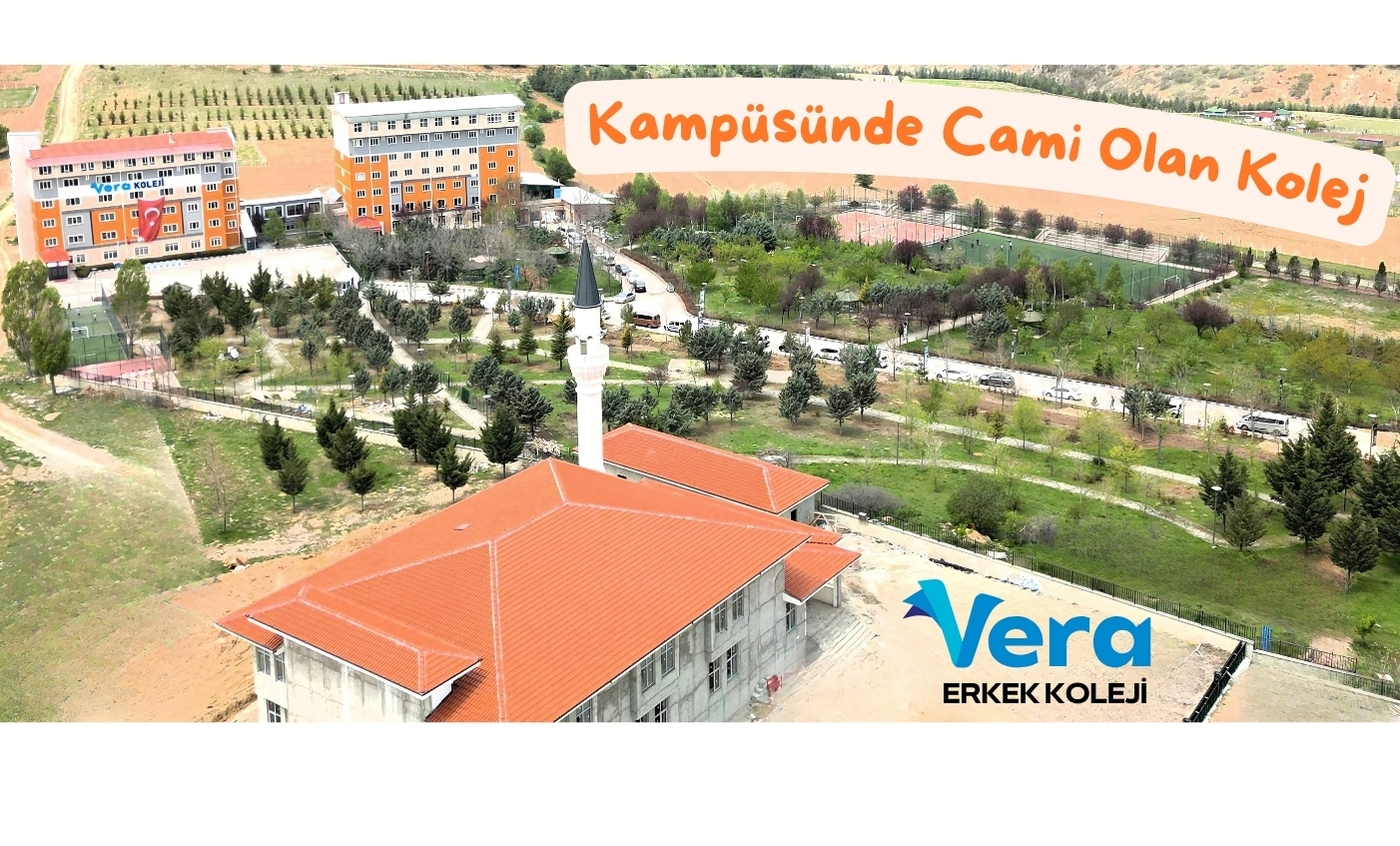 Kampüsünde cami bulunan kolej yerleşkesi.