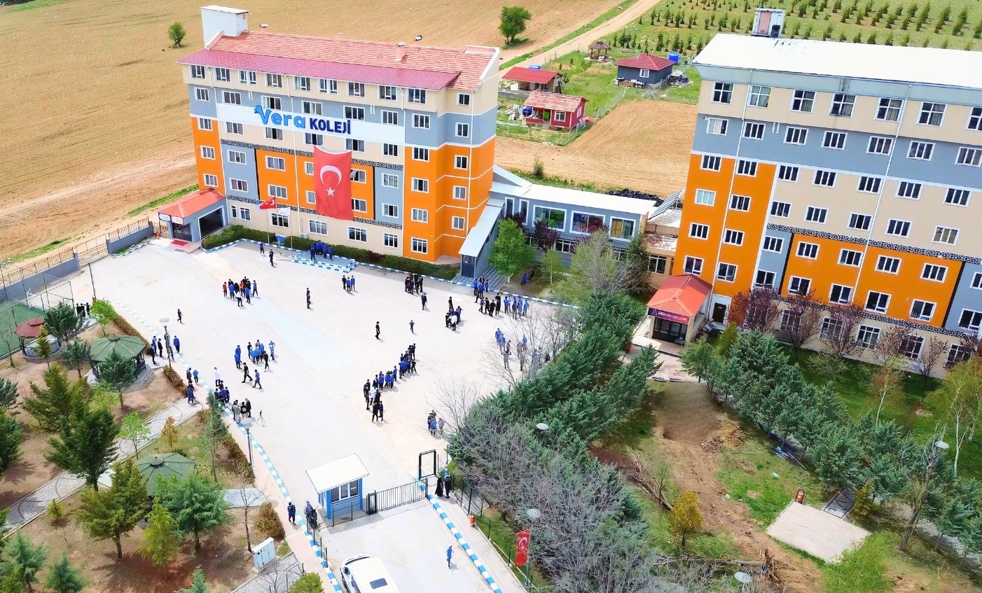 Kampüs avlusunun kuş bakışı görünümü.