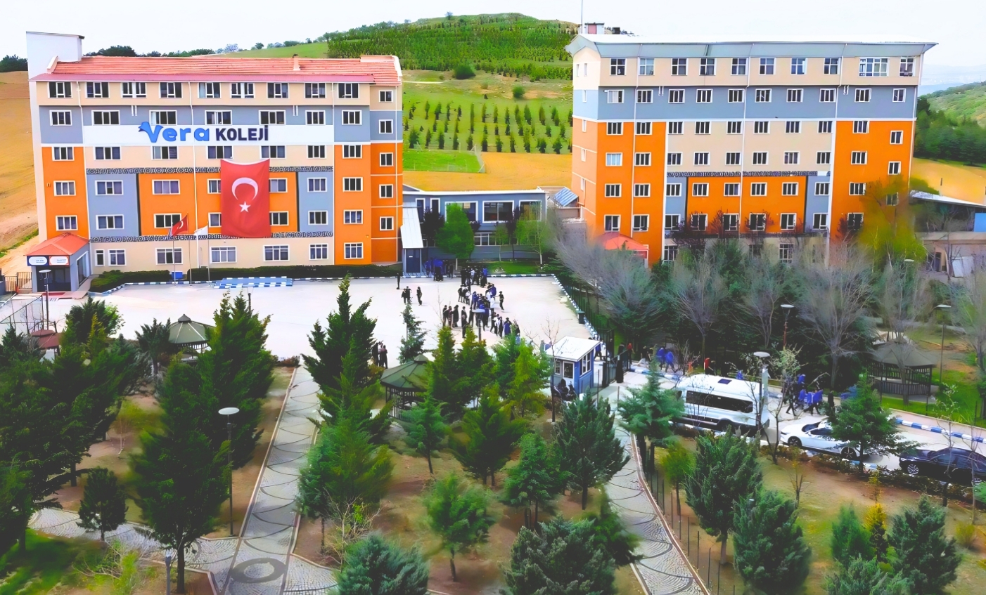 Doğayla iç içe eğitim ortamı ve yeşil bahçeler.